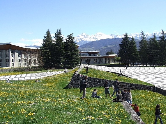 Ausblick auf die Alpen an der Université Grenoble Alpes